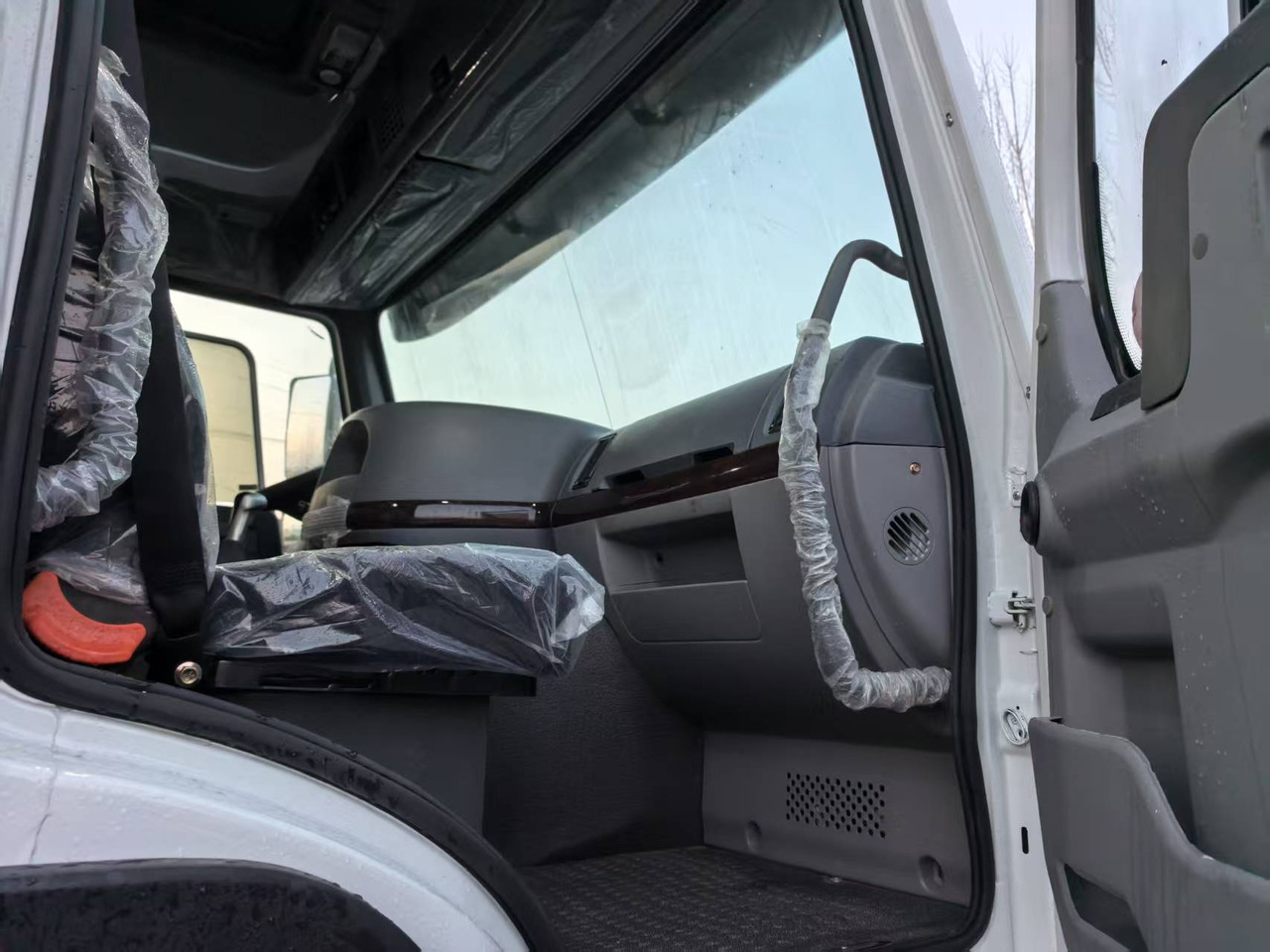 SINOTRUK Howo 6*4 - Φορτηγό ανατρεπόμενο: φωτογραφία 3 SINOTRUK Howo 6*4 - Φορτηγό ανατρεπόμενο: φωτογραφία 3