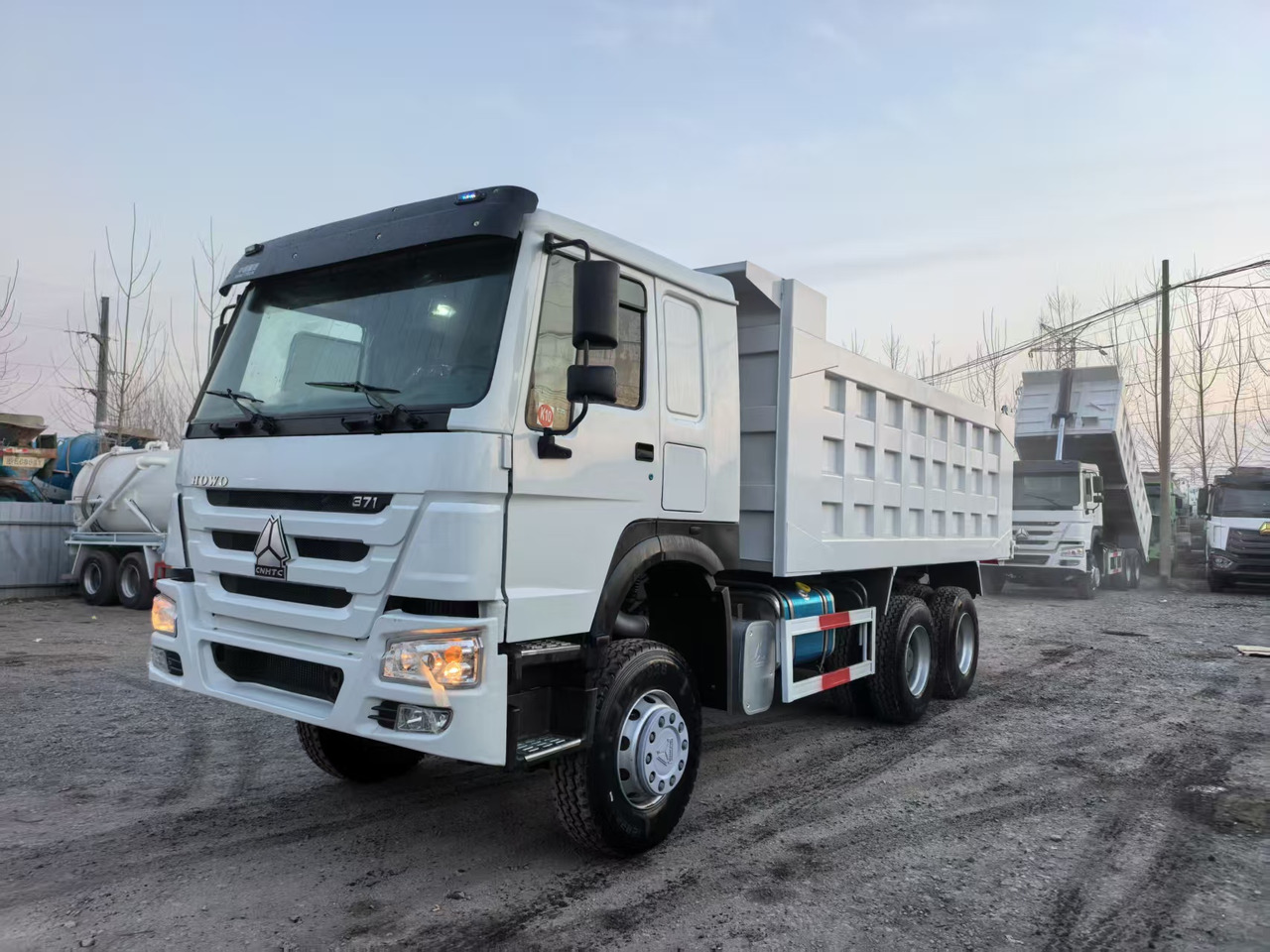 SINOTRUK Howo 6*4 - Φορτηγό ανατρεπόμενο: φωτογραφία 2 SINOTRUK Howo 6*4 - Φορτηγό ανατρεπόμενο: φωτογραφία 2