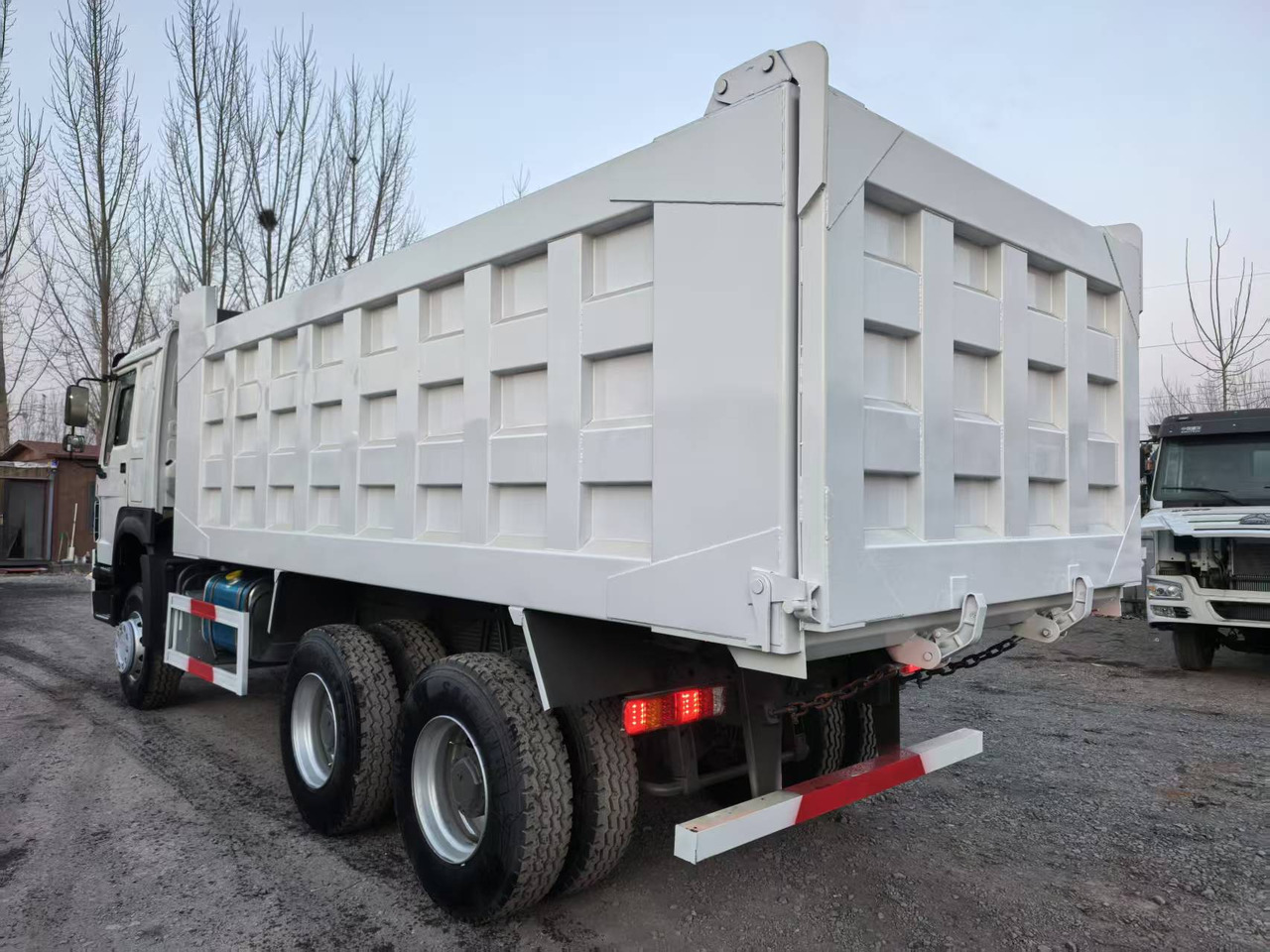 SINOTRUK Howo 6*4 - Φορτηγό ανατρεπόμενο: φωτογραφία 5 SINOTRUK Howo 6*4 - Φορτηγό ανατρεπόμενο: φωτογραφία 5