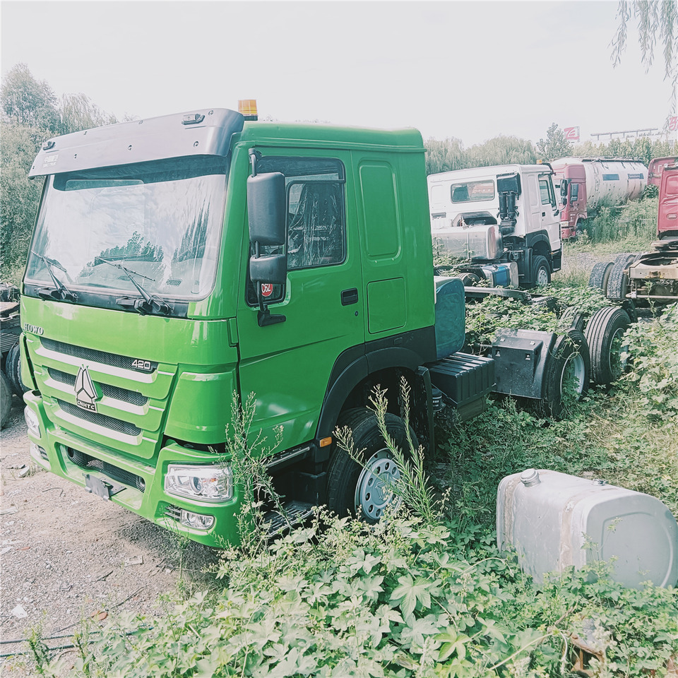 SINOTRUK Trailer head - Τράκτορας: φωτογραφία 2 SINOTRUK Trailer head - Τράκτορας: φωτογραφία 2