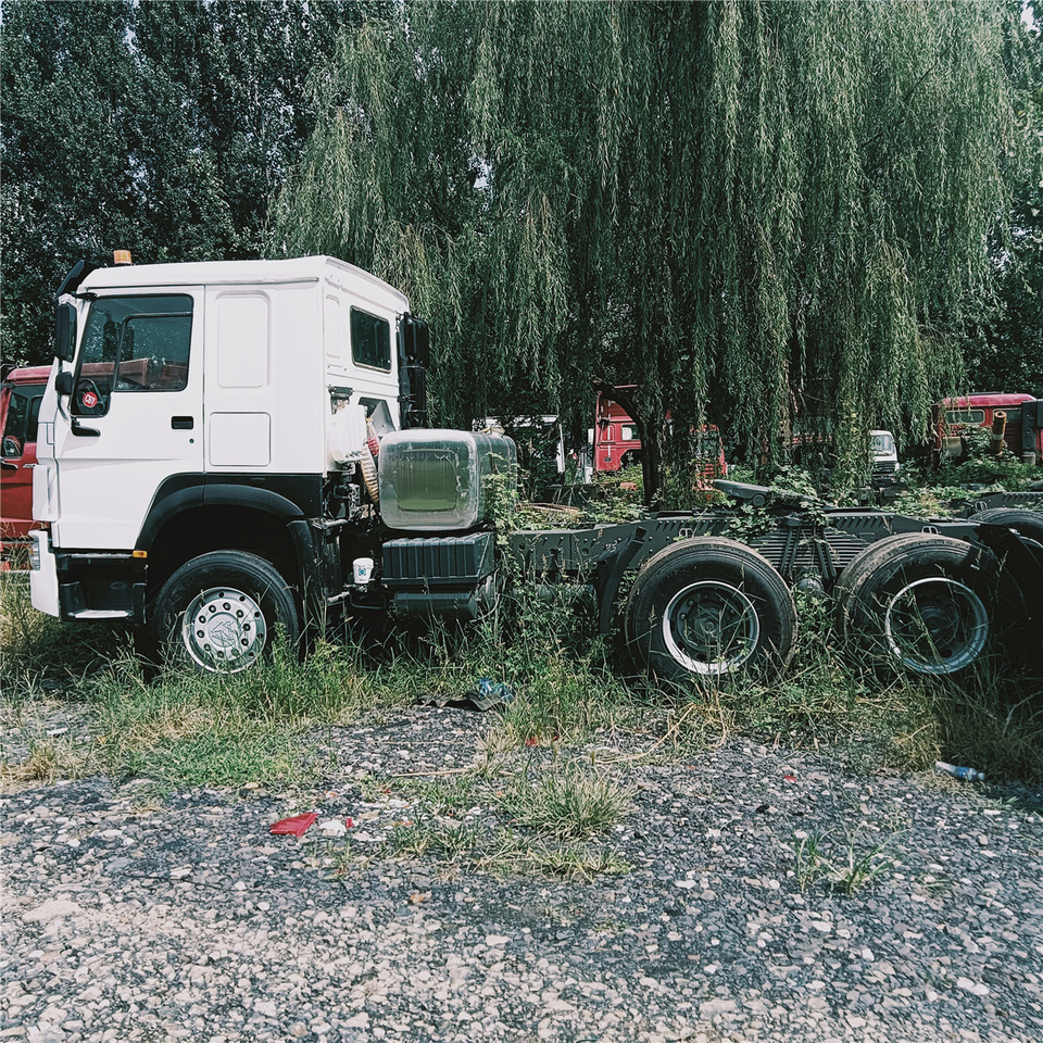SINOTRUK Trailer head - Τράκτορας: φωτογραφία 3 SINOTRUK Trailer head - Τράκτορας: φωτογραφία 3