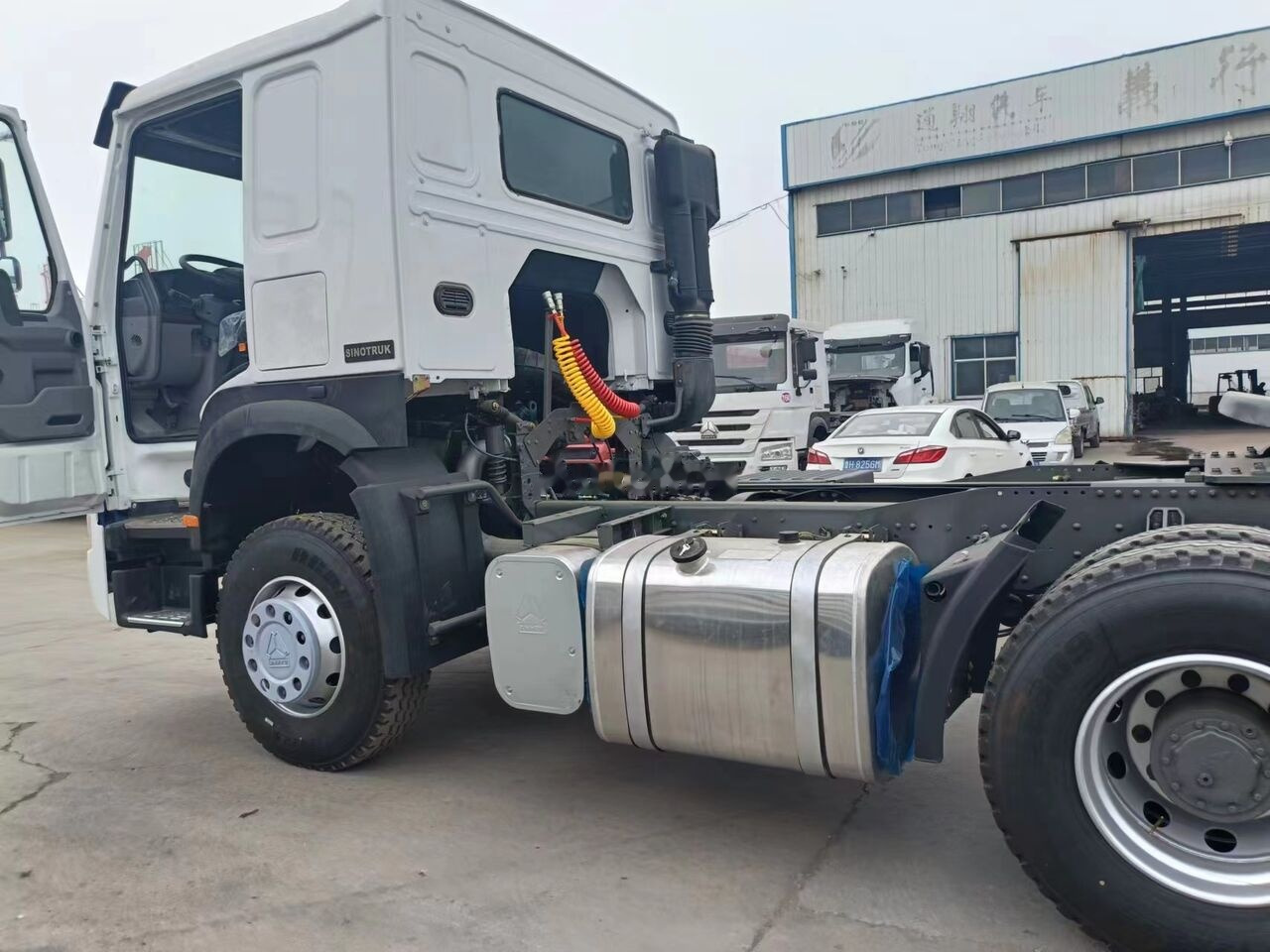 Sinotruk Howo 371 - Τράκτορας: φωτογραφία 2 Sinotruk Howo 371 - Τράκτορας: φωτογραφία 2