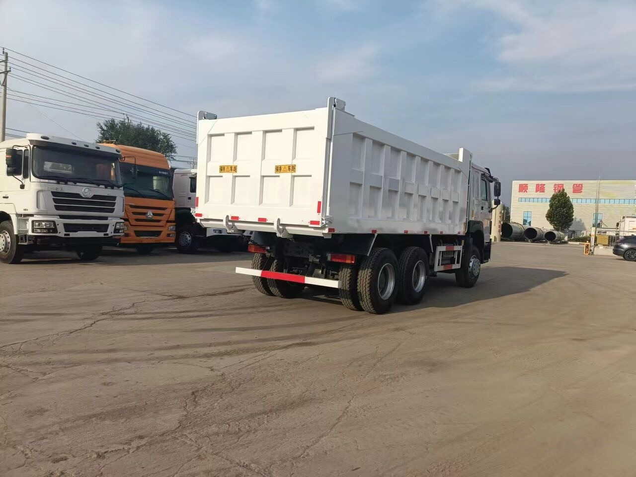 Sinotruk Howo 6*4 - Φορτηγό ανατρεπόμενο: φωτογραφία 2 Sinotruk Howo 6*4 - Φορτηγό ανατρεπόμενο: φωτογραφία 2