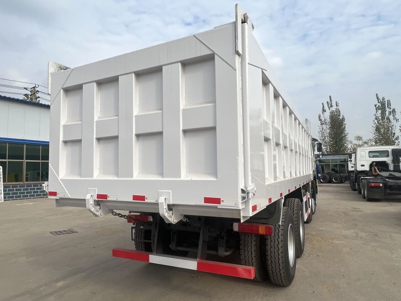 Sinotruk Howo 8*4 - Φορτηγό ανατρεπόμενο: φωτογραφία 4 Sinotruk Howo 8*4 - Φορτηγό ανατρεπόμενο: φωτογραφία 4