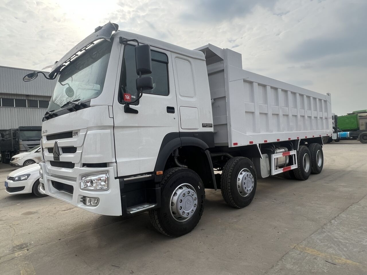 Sinotruk Howo 8*4 - Φορτηγό ανατρεπόμενο: φωτογραφία 5 Sinotruk Howo 8*4 - Φορτηγό ανατρεπόμενο: φωτογραφία 5