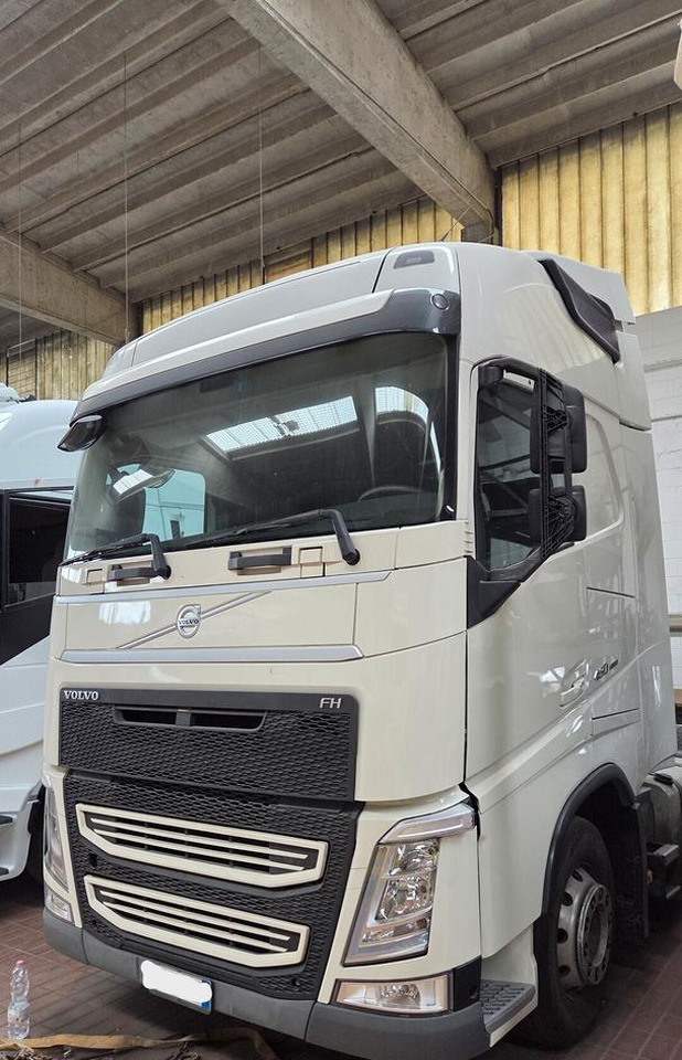 Cabina Volvo FH460 Alta Globetrotter - Καμπίνα για Φορτηγό: φωτογραφία 3 Cabina Volvo FH460 Alta Globetrotter - Καμπίνα για Φορτηγό: φωτογραφία 3