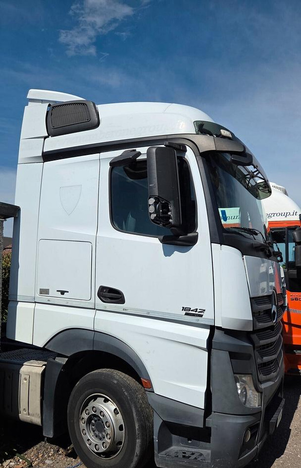 Mercedes Cabina Actros 1842 2016 - Άλλα μηχανήματα: φωτογραφία 2 Mercedes Cabina Actros 1842 2016 - Άλλα μηχανήματα: φωτογραφία 2