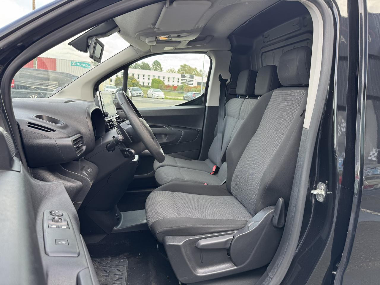 CITROEN Berlingo 1.5 BlueHDi S&S - 130 - BV EAT8  III FOURGON Fourgon M Driver 650 kg PHASE 1 - Βαν: φωτογραφία 4 CITROEN Berlingo 1.5 BlueHDi S&S - 130 - BV EAT8  III FOURGON Fourgon M Driver 650 kg PHASE 1 - Βαν: φωτογραφία 4