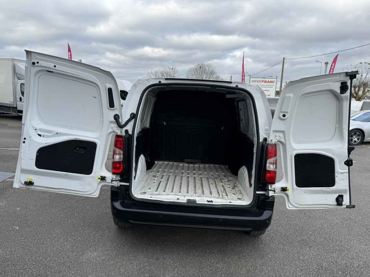 Citroen Berlingo M 650KG BLUEHDI 100 S&S DRIVER BVM5 - Βαν: φωτογραφία 3 Citroen Berlingo M 650KG BLUEHDI 100 S&S DRIVER BVM5 - Βαν: φωτογραφία 3