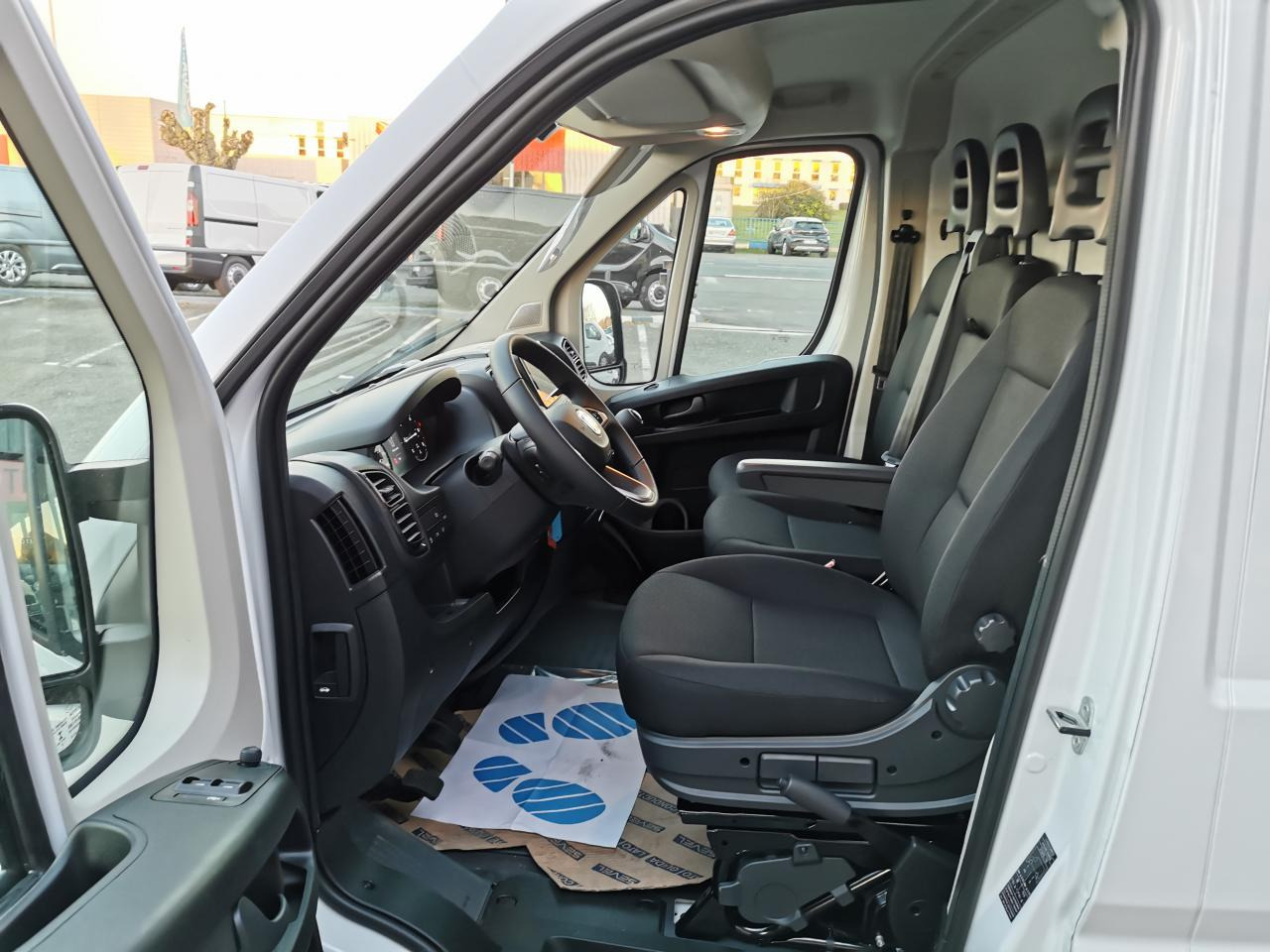 FIAT Ducato Tôlé Maxi 3.5 XL H2 2.2 - 140 S&S III FOURGON TOLE Fourgon Tôlé - Βαν: φωτογραφία 5 FIAT Ducato Tôlé Maxi 3.5 XL H2 2.2 - 140 S&S III FOURGON TOLE Fourgon Tôlé - Βαν: φωτογραφία 5