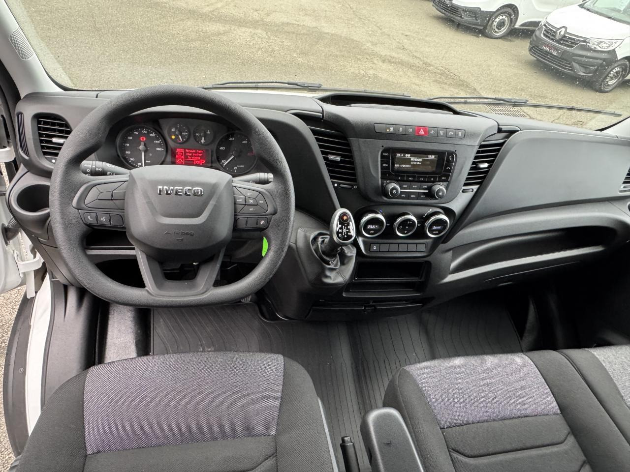 IVECO Daily 35 C 16H3.0 - BV Hi-Matic (Quad-Tor) CHASSIS CABINE CAISSE 20M3 - Επαγγελματικό αυτοκίνητο κόφα: φωτογραφία 3 IVECO Daily 35 C 16H3.0 - BV Hi-Matic (Quad-Tor) CHASSIS CABINE CAISSE 20M3 - Επαγγελματικό αυτοκίνητο κόφα: φωτογραφία 3