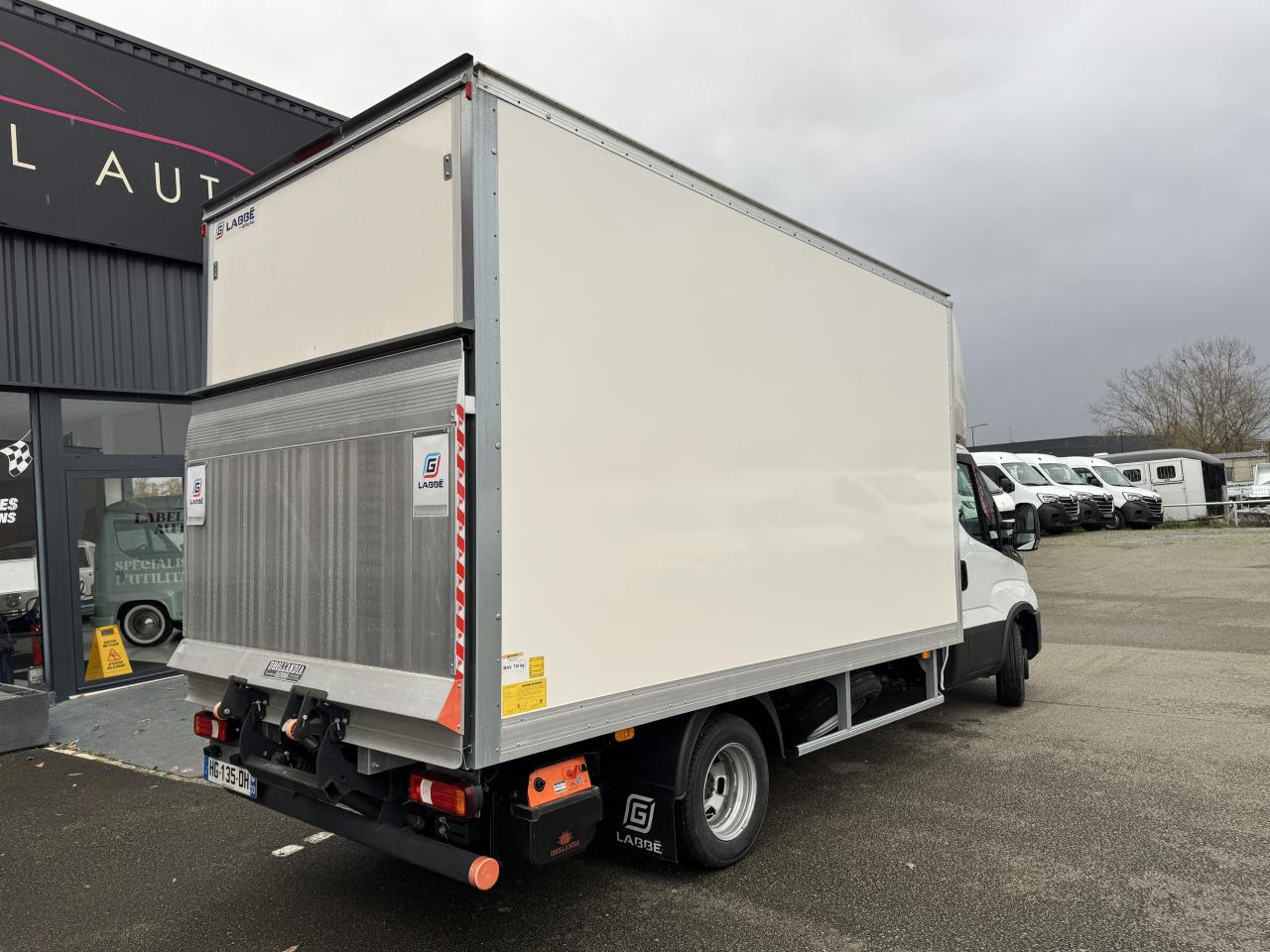 IVECO Daily 35 C 16H3.0 - BV Hi-Matic (Quad-Tor) CHASSIS CABINE CAISSE 20M3 - Επαγγελματικό αυτοκίνητο κόφα: φωτογραφία 5 IVECO Daily 35 C 16H3.0 - BV Hi-Matic (Quad-Tor) CHASSIS CABINE CAISSE 20M3 - Επαγγελματικό αυτοκίνητο κόφα: φωτογραφία 5