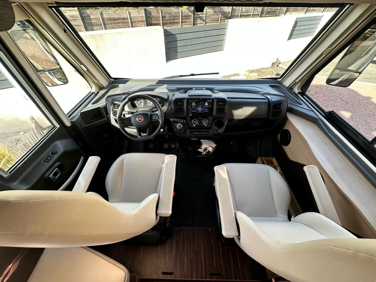 MC LOUIS NEVIS 281 - Ενιαίο αυτοκινούμενο: φωτογραφία 5 MC LOUIS NEVIS 281 - Ενιαίο αυτοκινούμενο: φωτογραφία 5