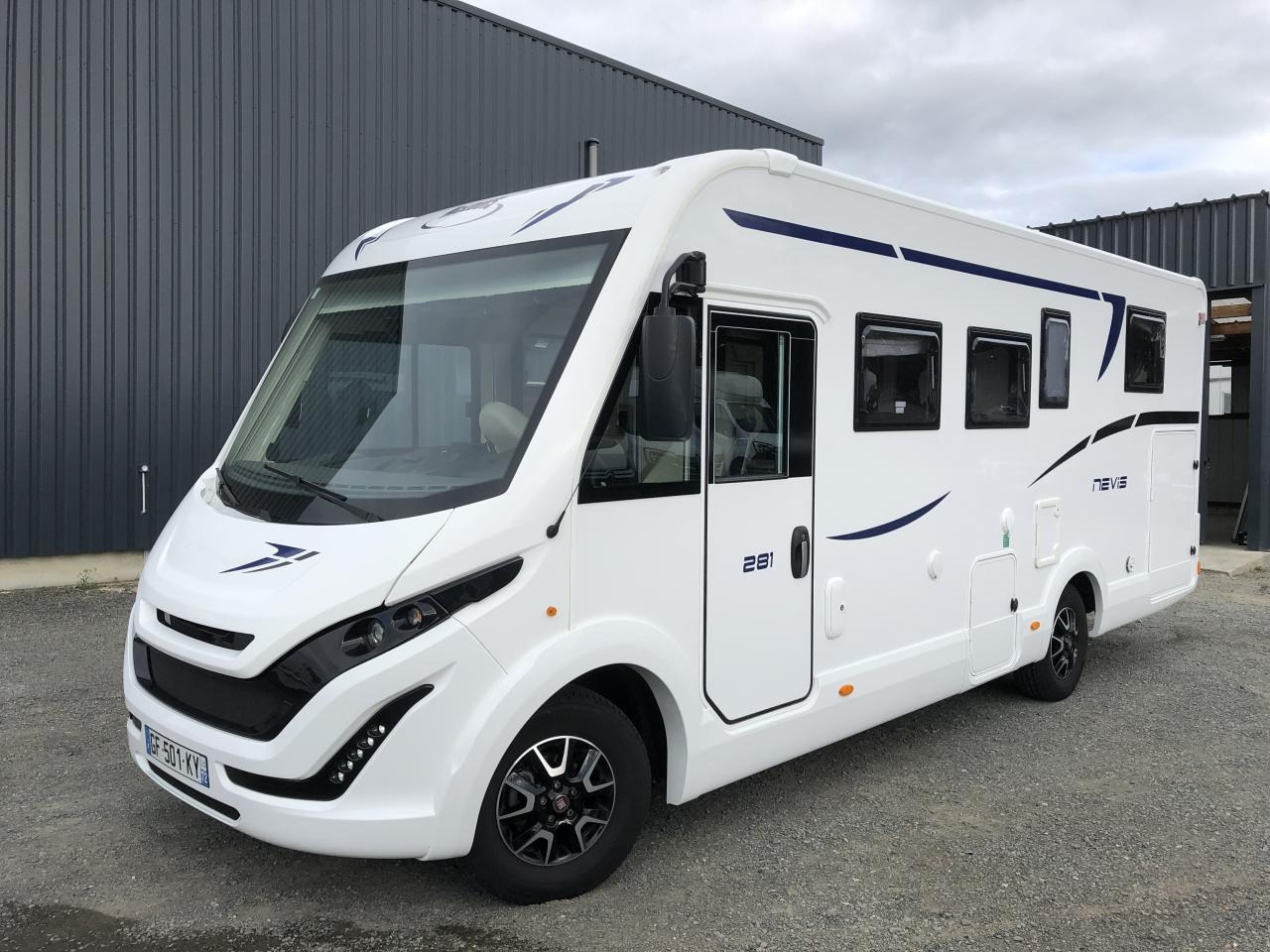 MC LOUIS NEVIS 281 - Ενιαίο αυτοκινούμενο: φωτογραφία 1 MC LOUIS NEVIS 281 - Ενιαίο αυτοκινούμενο: φωτογραφία 1