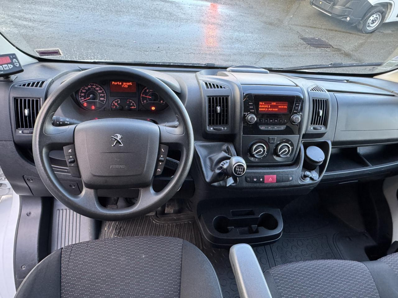 PEUGEOT Boxer 3.5t L2H2 2.2 HDi S&S - 140 III FOURGON TOLE Fourgon Tolé 335 L2H2 PHASE 3 - Βαν: φωτογραφία 3 PEUGEOT Boxer 3.5t L2H2 2.2 HDi S&S - 140 III FOURGON TOLE Fourgon Tolé 335 L2H2 PHASE 3 - Βαν: φωτογραφία 3