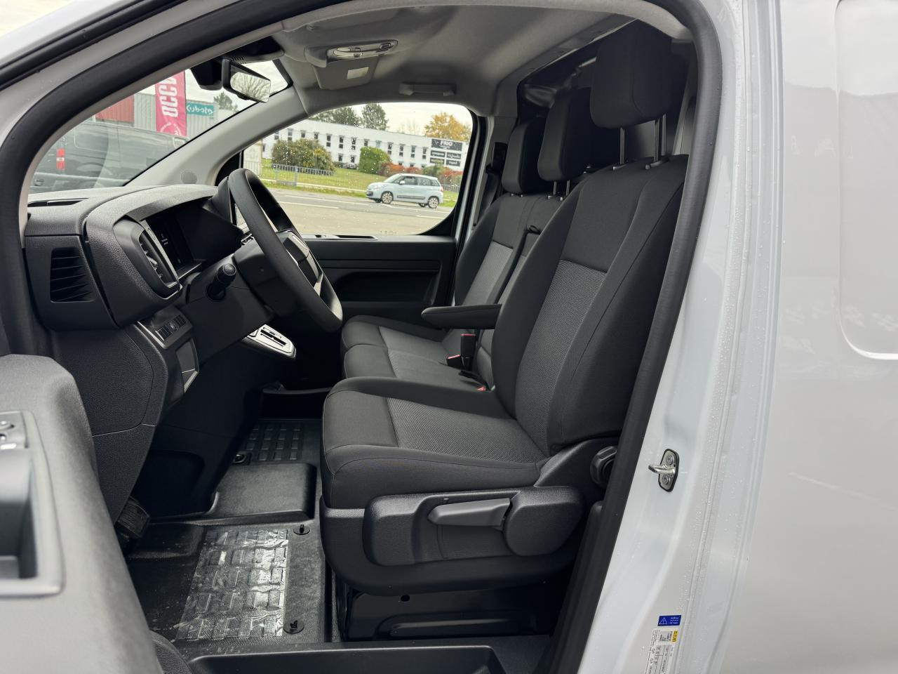 PEUGEOT Expert M 2.0 BlueHDi - 145 S&S - BV EAT8 III FOURGON Fourgon PHASE 2 - Βαν: φωτογραφία 5 PEUGEOT Expert M 2.0 BlueHDi - 145 S&S - BV EAT8 III FOURGON Fourgon PHASE 2 - Βαν: φωτογραφία 5