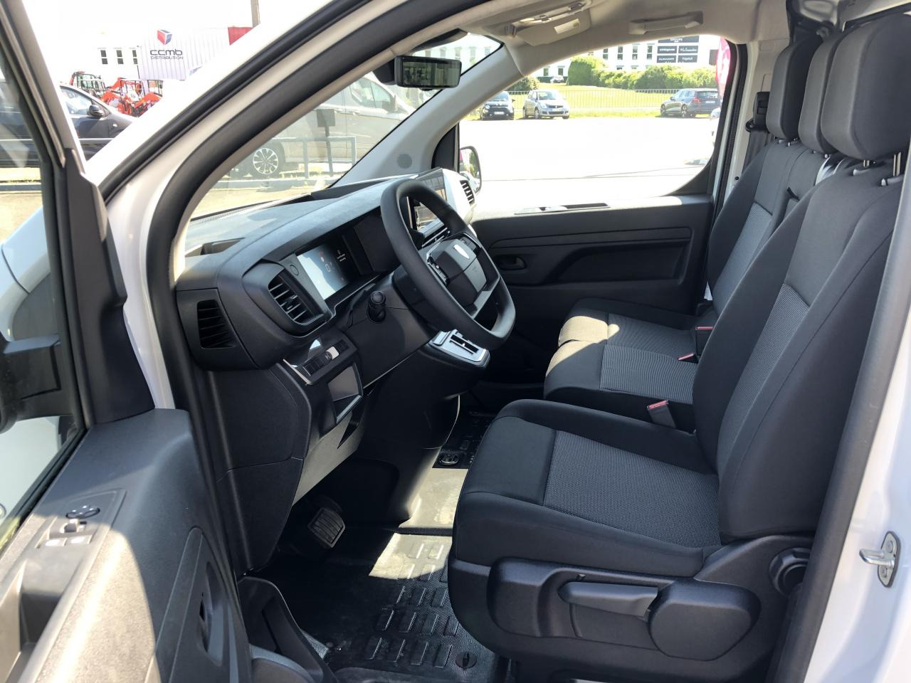 PEUGEOT Expert M 2.0 BlueHDi - 145 S&S - BV EAT8  III FOURGON Fourgon PHASE 2 - Βαν: φωτογραφία 5 PEUGEOT Expert M 2.0 BlueHDi - 145 S&S - BV EAT8  III FOURGON Fourgon PHASE 2 - Βαν: φωτογραφία 5