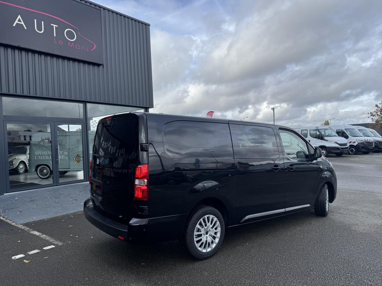 PEUGEOT Expert XL 2.0 BlueHDi - 180 S&S - BV EAT8 III CABINE APPROFONDIE Fourgon Cabine approfondie Fix - Βαν: φωτογραφία 5 PEUGEOT Expert XL 2.0 BlueHDi - 180 S&S - BV EAT8 III CABINE APPROFONDIE Fourgon Cabine approfondie Fix - Βαν: φωτογραφία 5