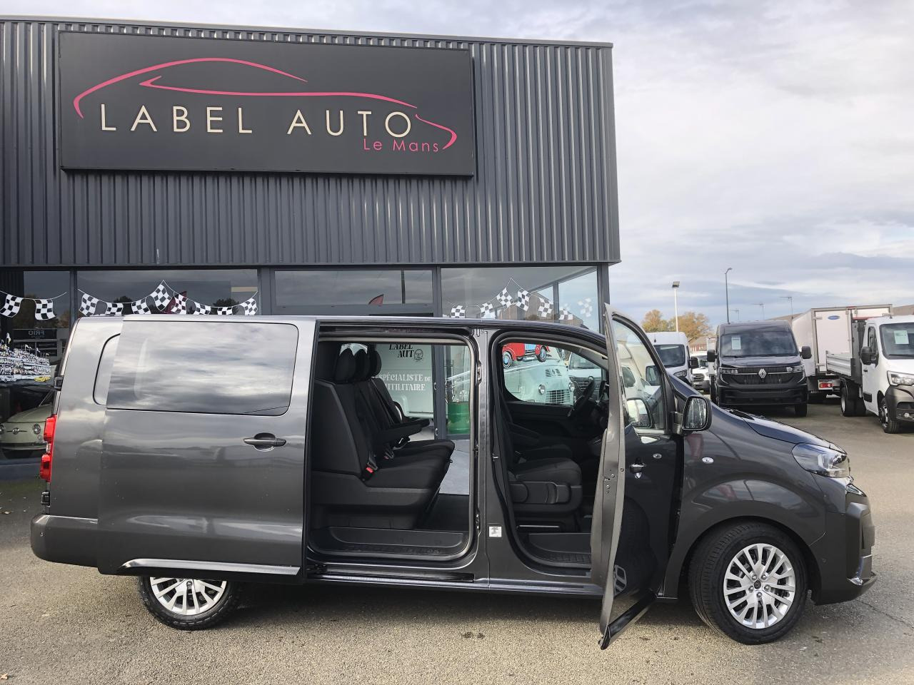 PEUGEOT Expert XL 2.0 BlueHDi - 180 S&S - BV EAT8 III CABINE APPROFONDIE Fourgon Cabine approfondie Fix - Βαν: φωτογραφία 3 PEUGEOT Expert XL 2.0 BlueHDi - 180 S&S - BV EAT8 III CABINE APPROFONDIE Fourgon Cabine approfondie Fix - Βαν: φωτογραφία 3