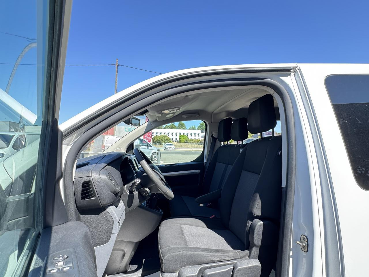 Peugeot Expert Standard 2.0 BlueHDI 150 S&S CABINE APPROFONDIE 6 PLACES - Διπλοκάμπινο ελαφρύ επαγγελματικό: φωτογραφία 4 Peugeot Expert Standard 2.0 BlueHDI 150 S&S CABINE APPROFONDIE 6 PLACES - Διπλοκάμπινο ελαφρύ επαγγελματικό: φωτογραφία 4