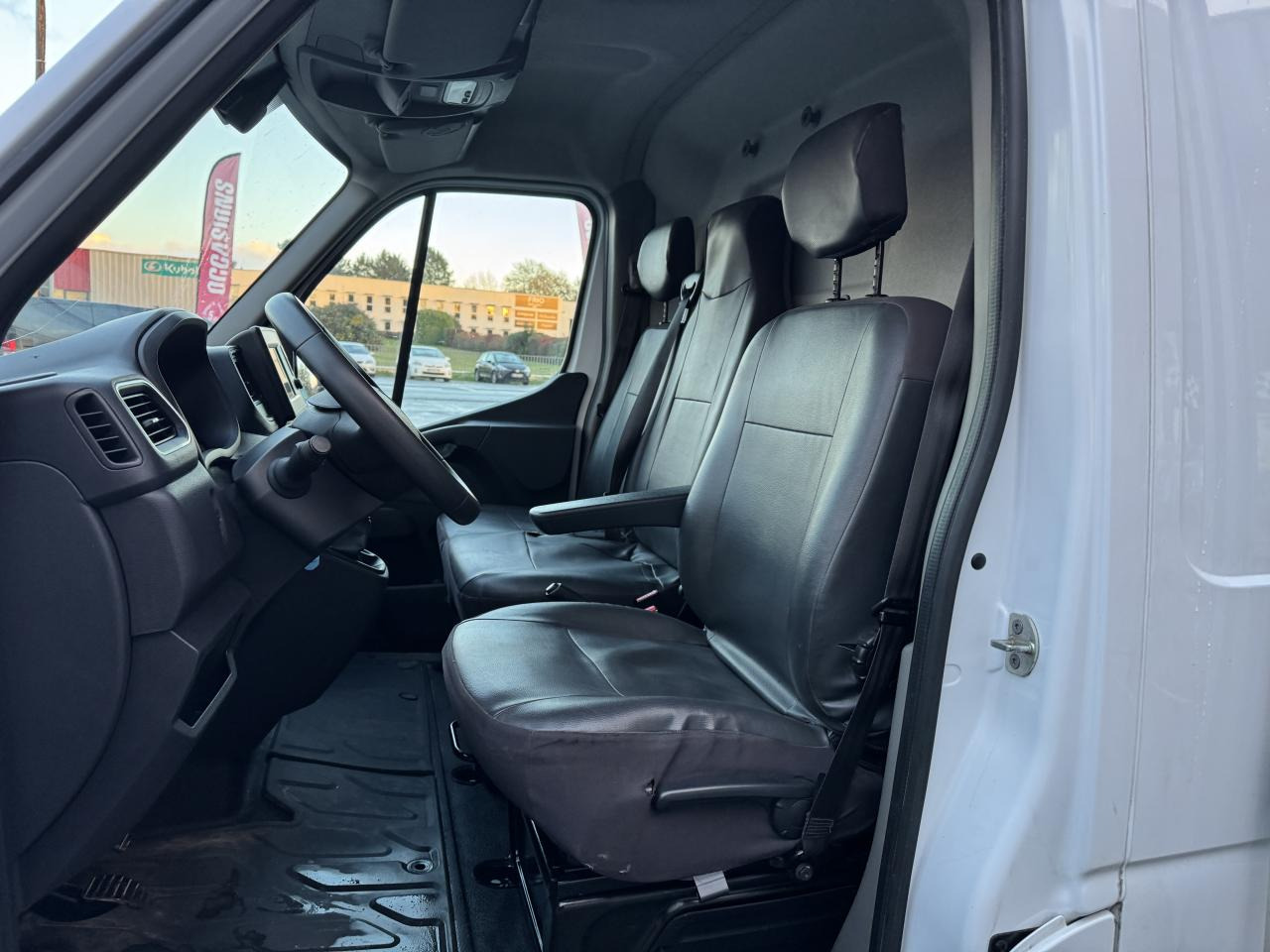 RENAULT Master Grand Confort F3300 L2H2 2.3 Blue dCi - 150 CH PORTE VERRE - Βαν: φωτογραφία 4 RENAULT Master Grand Confort F3300 L2H2 2.3 Blue dCi - 150 CH PORTE VERRE - Βαν: φωτογραφία 4