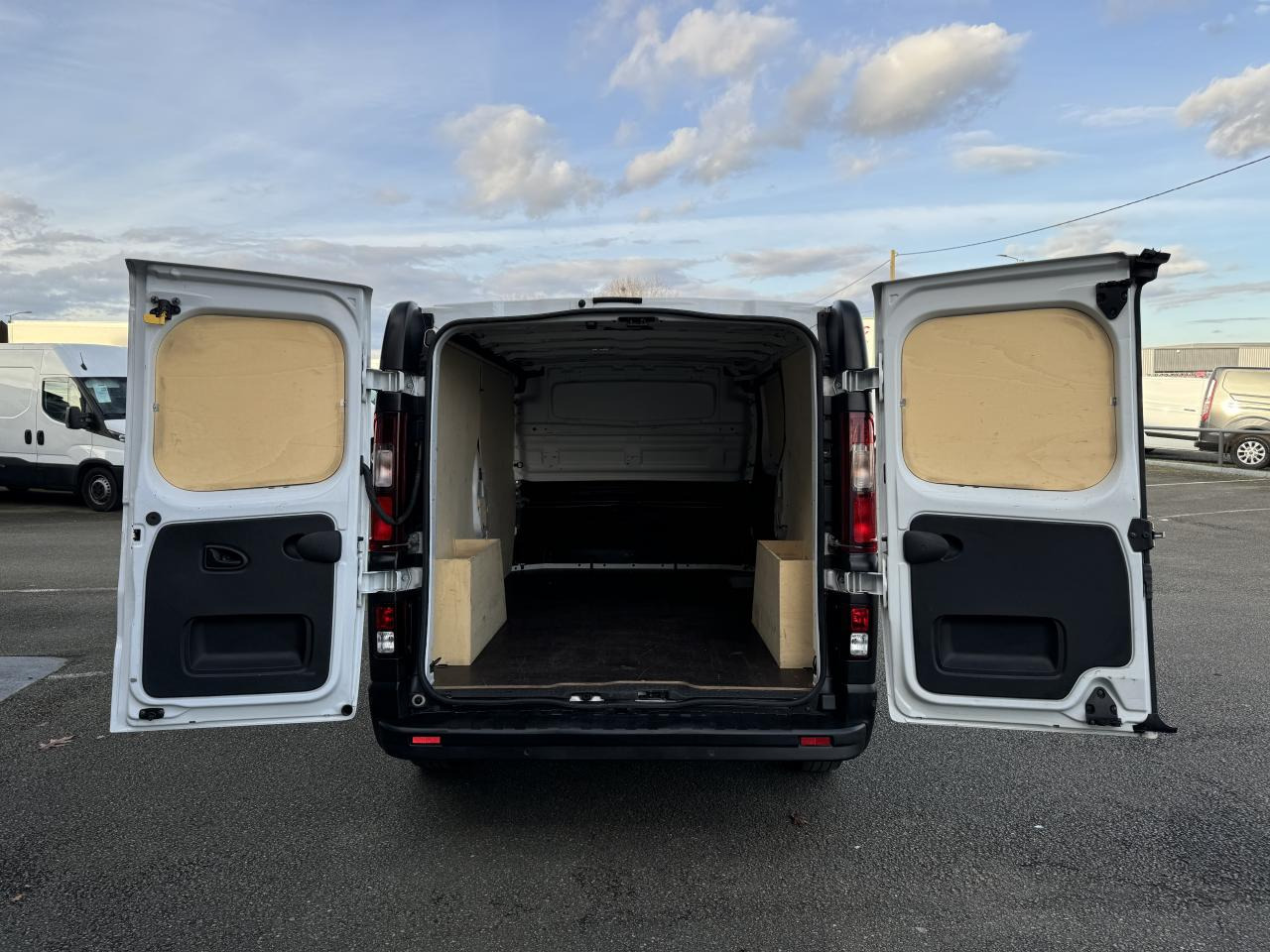 RENAULT Trafic L2H1 3000 Kg 2.0 Blue dCi - 130 III FOURGON Fourgon Grand Confort L2H1 PHASE 3 - Βαν: φωτογραφία 3 RENAULT Trafic L2H1 3000 Kg 2.0 Blue dCi - 130 III FOURGON Fourgon Grand Confort L2H1 PHASE 3 - Βαν: φωτογραφία 3