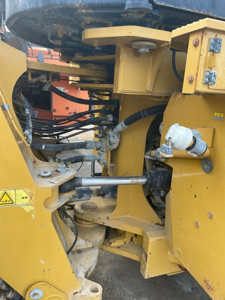 Ελαστιχοφόρος φορτωτής CAT 980 M: φωτογραφία 16