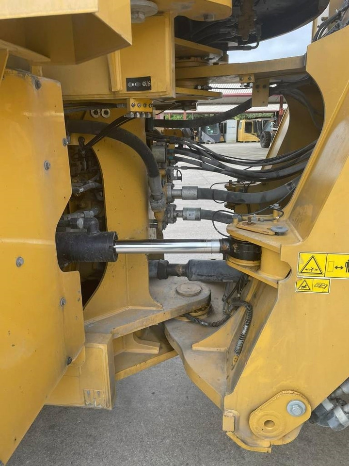 Ελαστιχοφόρος φορτωτής CAT 980 M: φωτογραφία 15