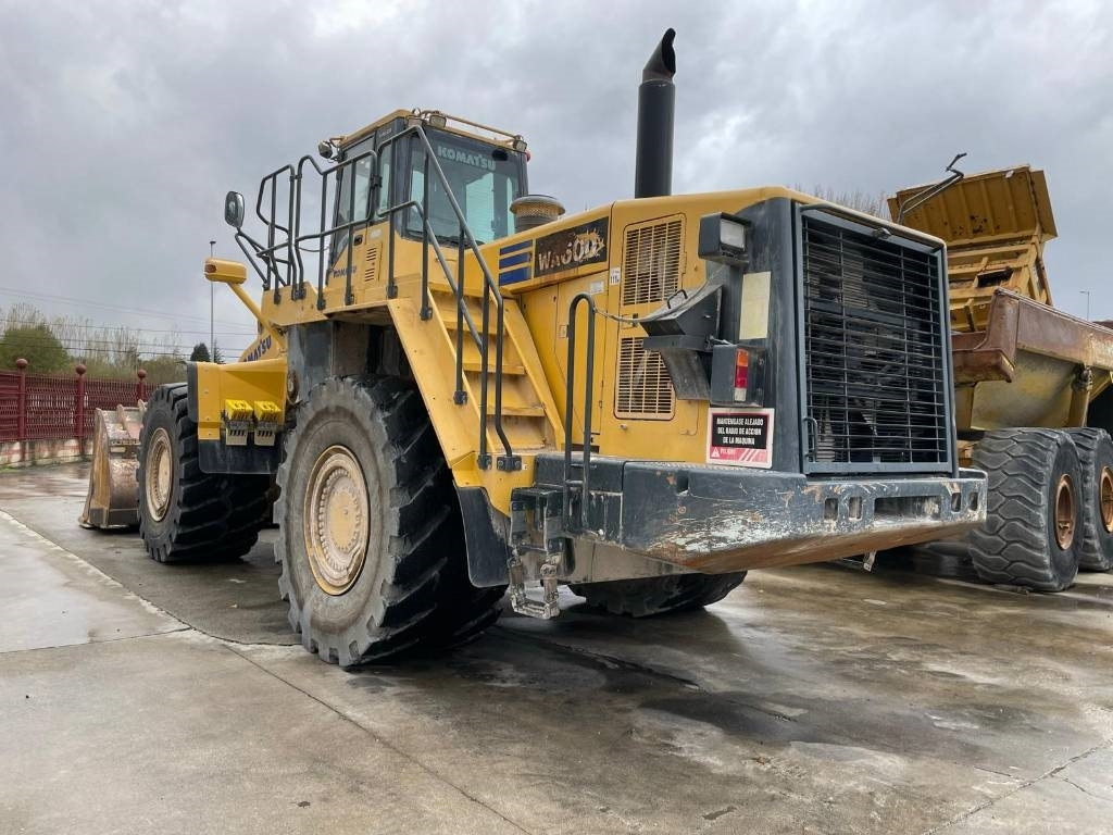 Komatsu WA 600-6 - Ελαστιχοφόρος φορτωτής: φωτογραφία 1 Komatsu WA 600-6 - Ελαστιχοφόρος φορτωτής: φωτογραφία 1