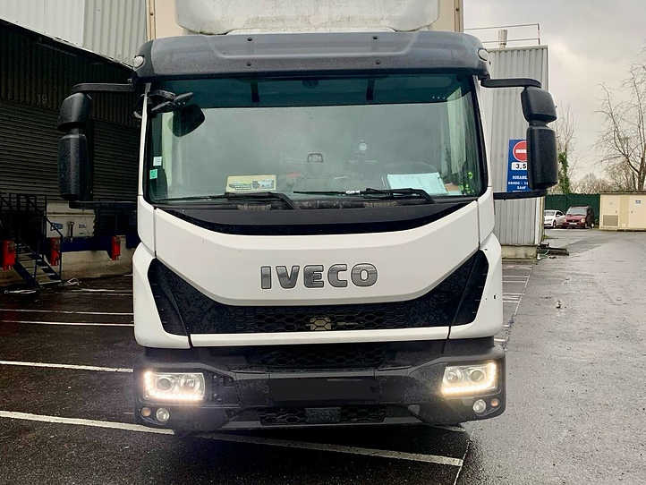 Iveco Eurocargo 120el22 - Φορτηγό κόφα: φωτογραφία 2 Iveco Eurocargo 120el22 - Φορτηγό κόφα: φωτογραφία 2