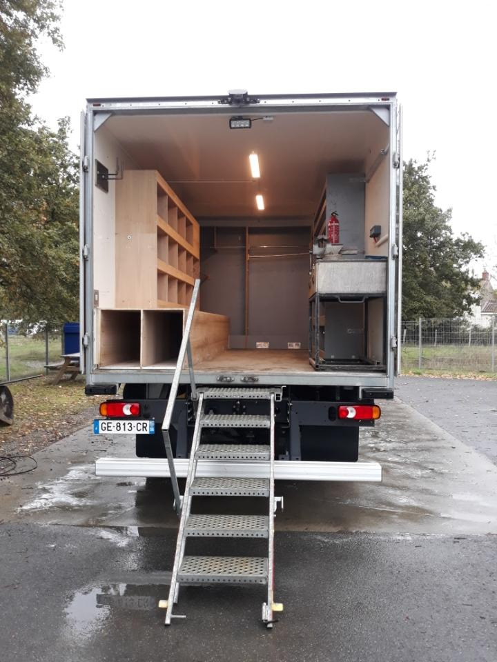 Renault D 13 HIGH K P4X2 280CV Double cabine 6 places - Φορτηγό κόφα: φωτογραφία 5 Renault D 13 HIGH K P4X2 280CV Double cabine 6 places - Φορτηγό κόφα: φωτογραφία 5