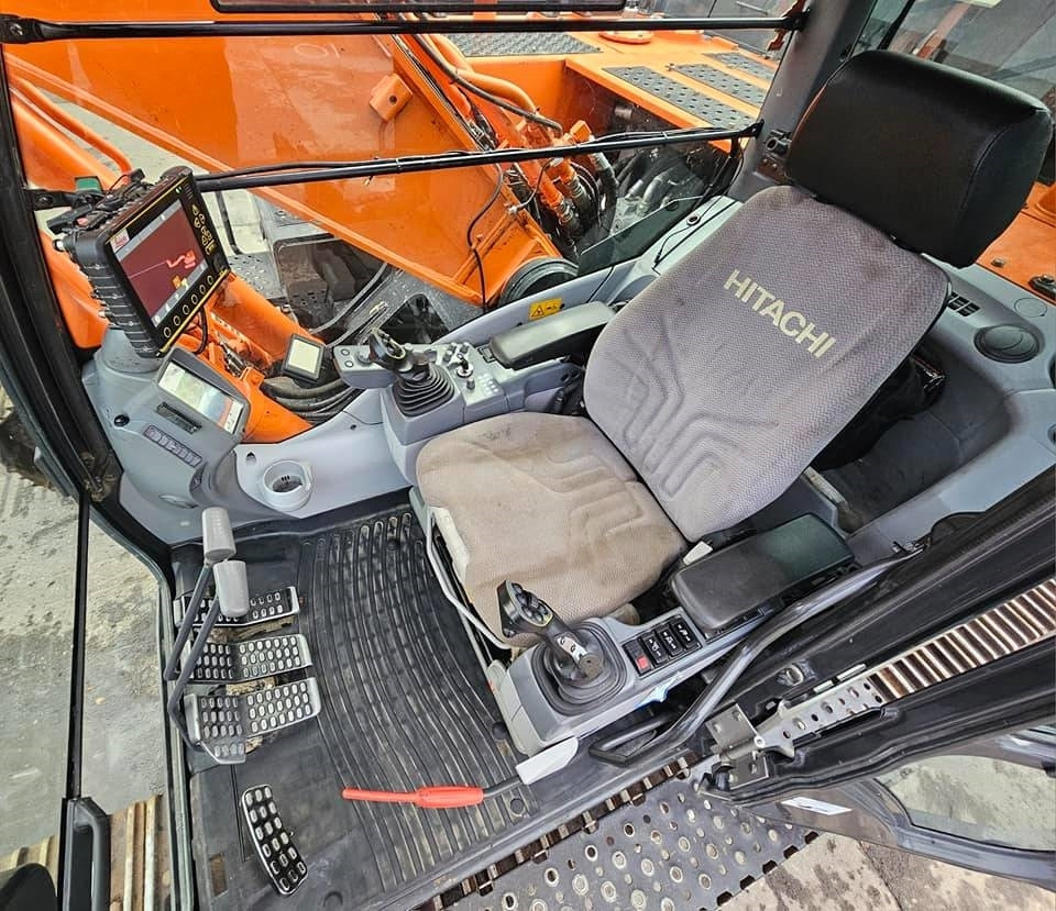 Ερπυστριοφόρος εκσκαφέας Hitachi ZX 300 LC-6: φωτογραφία 40