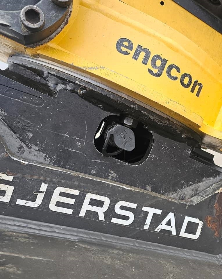 Ερπυστριοφόρος εκσκαφέας Hitachi ZX 300 LC-6: φωτογραφία 24