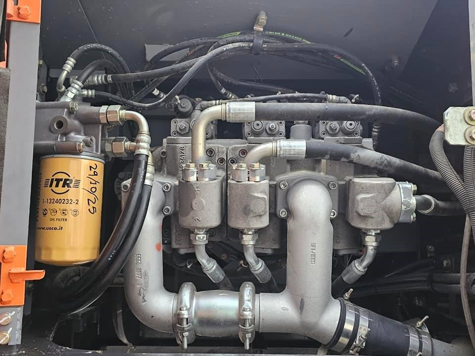 Ερπυστριοφόρος εκσκαφέας Hitachi ZX 300 LC-6: φωτογραφία 33