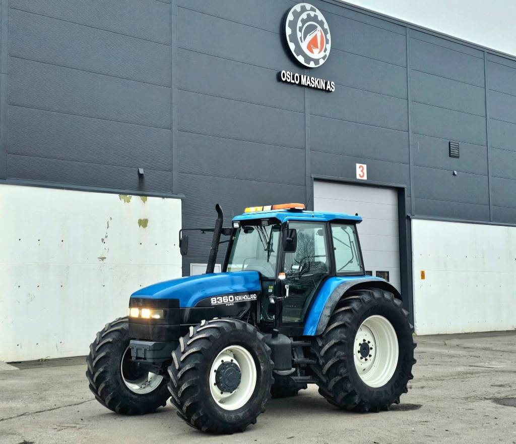 New Holland 8360 DT - Τρακτέρ: φωτογραφία 1 New Holland 8360 DT - Τρακτέρ: φωτογραφία 1
