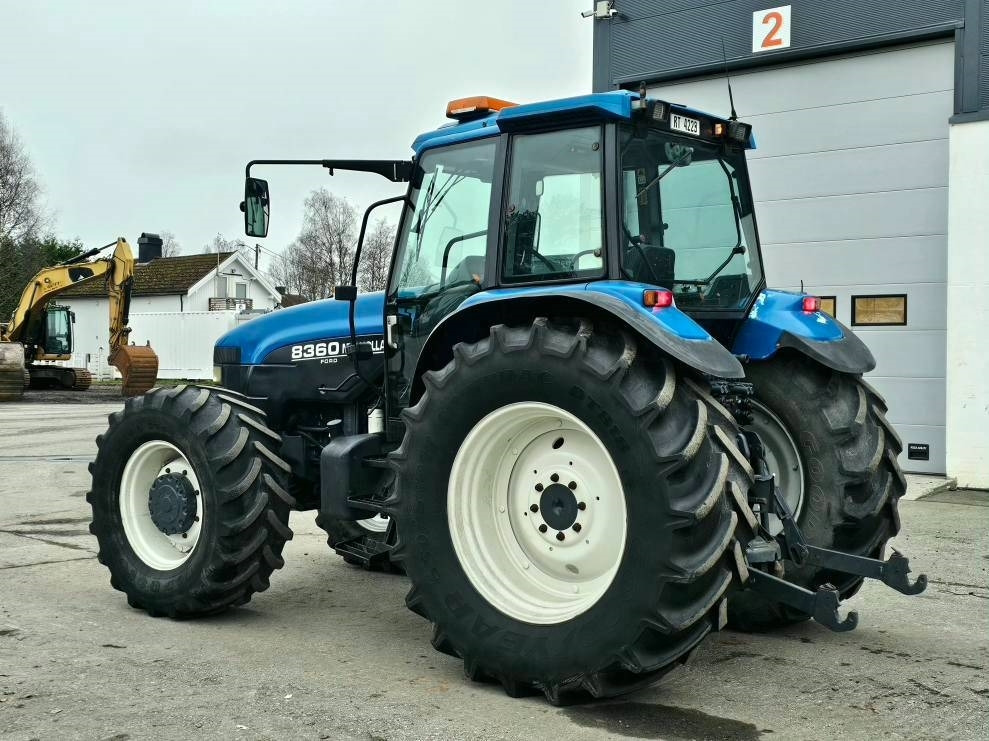 New Holland 8360 DT - Τρακτέρ: φωτογραφία 4 New Holland 8360 DT - Τρακτέρ: φωτογραφία 4