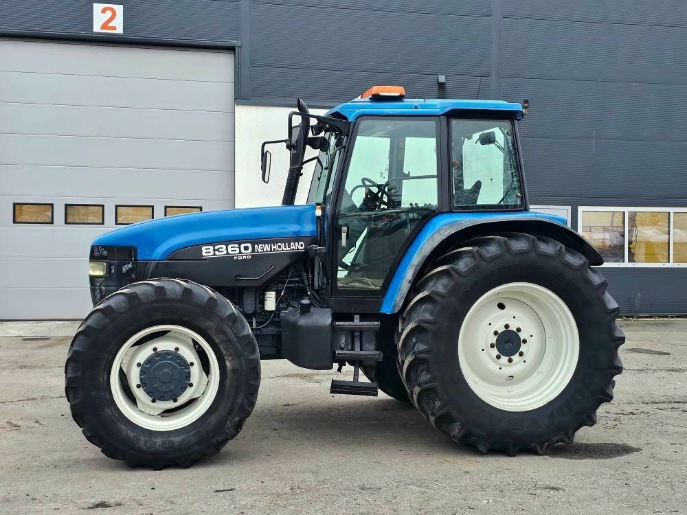 New Holland 8360 DT - Τρακτέρ: φωτογραφία 3 New Holland 8360 DT - Τρακτέρ: φωτογραφία 3