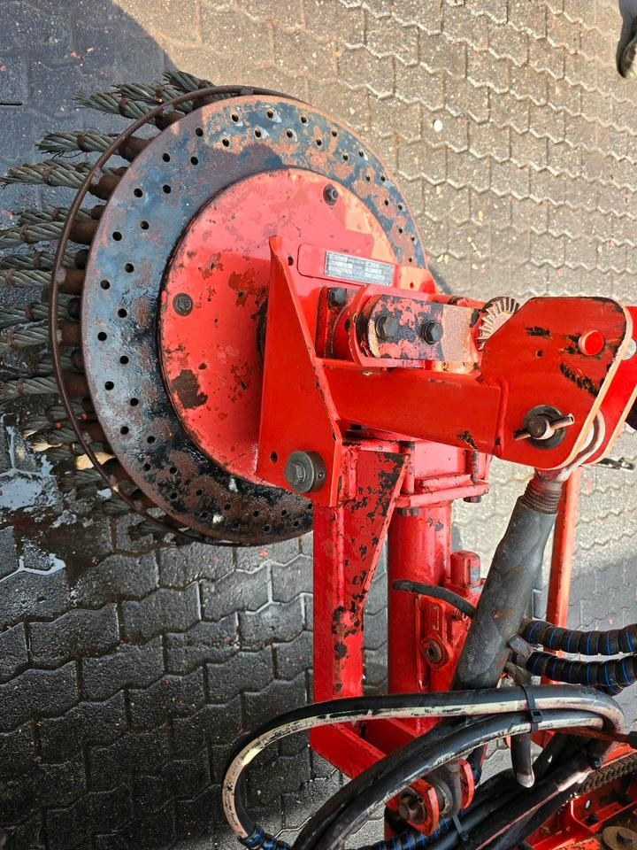 Dücker PFP 300 Pflasterputzer Wildkrautbürste Flächenbürste Wildkrautbürste für Mähausleger UNA 500 600 MKM FME FMK 500 600 700 Böschungsmäher Böschungsmulcher - Σκούπα: φωτογραφία 3 Dücker PFP 300 Pflasterputzer Wildkrautbürste Flächenbürste Wildkrautbürste für Mähausleger UNA 500 600 MKM FME FMK 500 600 700 Böschungsmäher Böschungsmulcher - Σκούπα: φωτογραφία 3