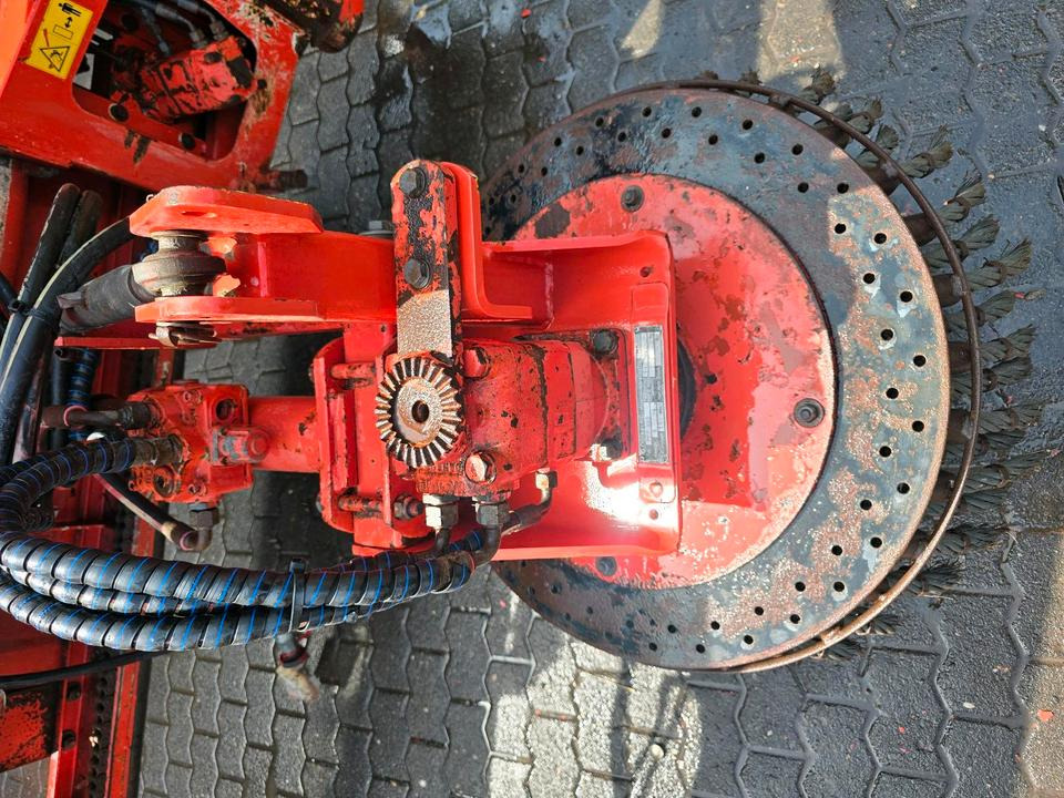 Dücker PFP 300 Pflasterputzer Wildkrautbürste Flächenbürste Wildkrautbürste für Mähausleger UNA 500 600 MKM FME FMK 500 600 700 Böschungsmäher Böschungsmulcher - Σκούπα: φωτογραφία 2 Dücker PFP 300 Pflasterputzer Wildkrautbürste Flächenbürste Wildkrautbürste für Mähausleger UNA 500 600 MKM FME FMK 500 600 700 Böschungsmäher Böschungsmulcher - Σκούπα: φωτογραφία 2