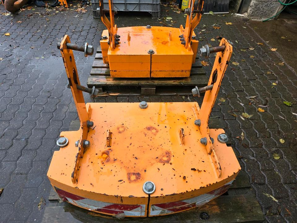 Heckgewicht Unimog 405 U400 U 300 500 400 318 423 427 429 430 530 527 535 Kontergewicht Mulag Mähausleger Böschungsmulcher Dücker - Αντίβαρο: φωτογραφία 4 Heckgewicht Unimog 405 U400 U 300 500 400 318 423 427 429 430 530 527 535 Kontergewicht Mulag Mähausleger Böschungsmulcher Dücker - Αντίβαρο: φωτογραφία 4