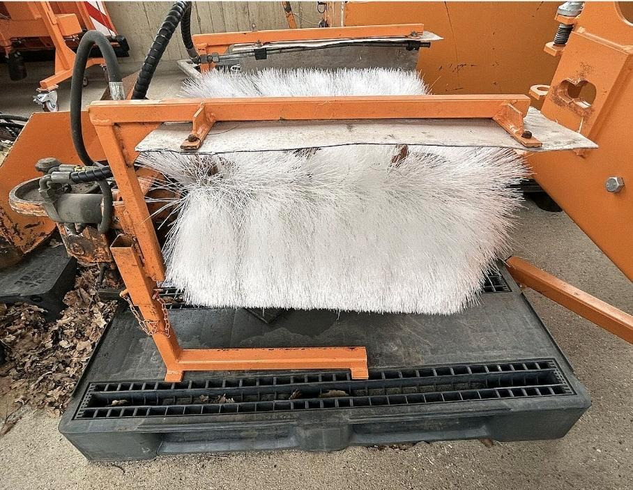 Leitpfostenwaschgerät Fiedler FLW 500 für Mähausleger Böschungsmäher Böschungsmulcher FfM 400 500 600 Leitpfostenwaschmaschine - Σκούπα: φωτογραφία 5 Leitpfostenwaschgerät Fiedler FLW 500 für Mähausleger Böschungsmäher Böschungsmulcher FfM 400 500 600 Leitpfostenwaschmaschine - Σκούπα: φωτογραφία 5