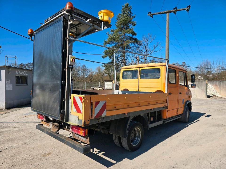 Mercedes-Benz Vario 614D Pritsche Doka 2002 Nissen VLT Verkehrsleittafel Absperrtafel LKW Vorwarntafel - Μικρό φορτηγό με καρότσα, Διπλοκάμπινο ελαφρύ επαγγελματικό: φωτογραφία 3 Mercedes-Benz Vario 614D Pritsche Doka 2002 Nissen VLT Verkehrsleittafel Absperrtafel LKW Vorwarntafel - Μικρό φορτηγό με καρότσα, Διπλοκάμπινο ελαφρύ επαγγελματικό: φωτογραφία 3