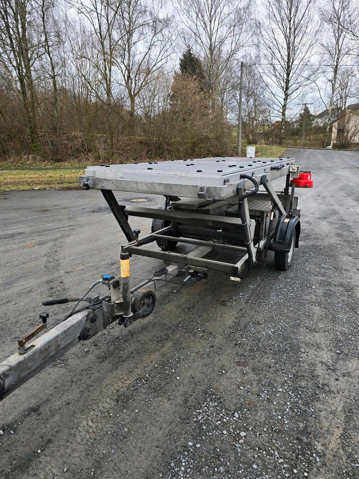 Trebbiner 5-farbig Horizont VWT Verkehrsleittafel Verkehrswarnanhänger Verkehrsleitanhänger Verkehrssicherungsanhänger Nissen Absperrtafel - Τρέιλερ: φωτογραφία 5 Trebbiner 5-farbig Horizont VWT Verkehrsleittafel Verkehrswarnanhänger Verkehrsleitanhänger Verkehrssicherungsanhänger Nissen Absperrtafel - Τρέιλερ: φωτογραφία 5