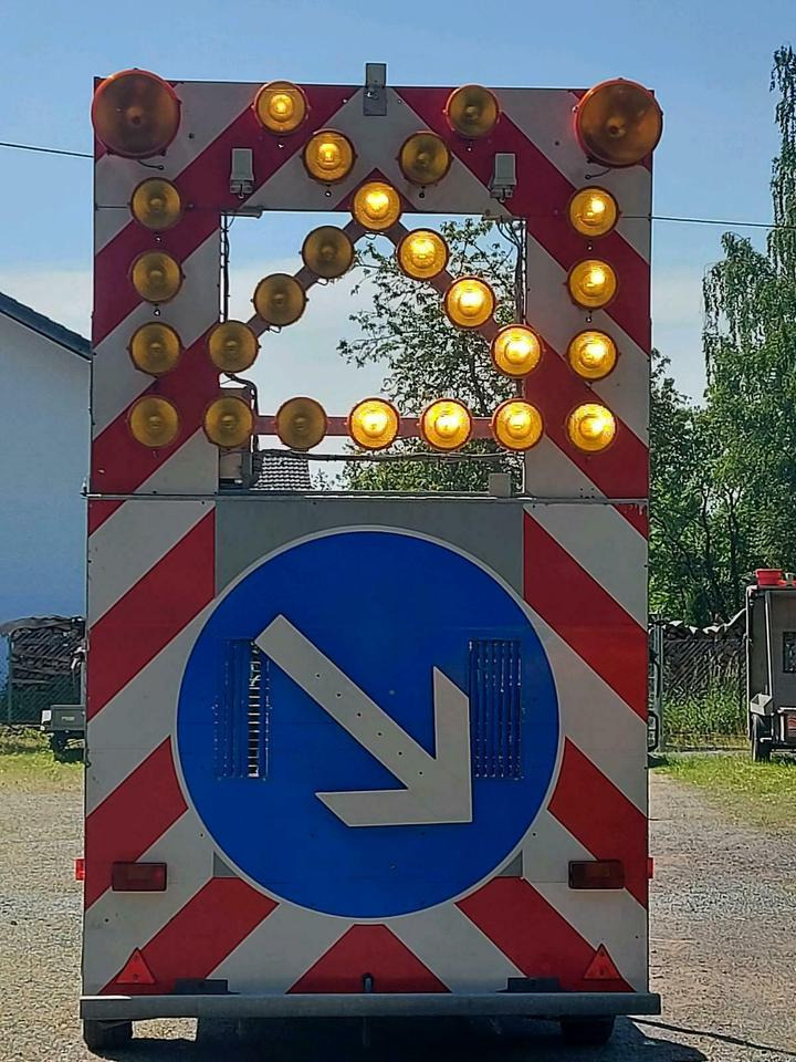 Trebbiner Absperrtafel AMD Verkehrsleittafel Vz616 - Τρέιλερ: φωτογραφία 5 Trebbiner Absperrtafel AMD Verkehrsleittafel Vz616 - Τρέιλερ: φωτογραφία 5