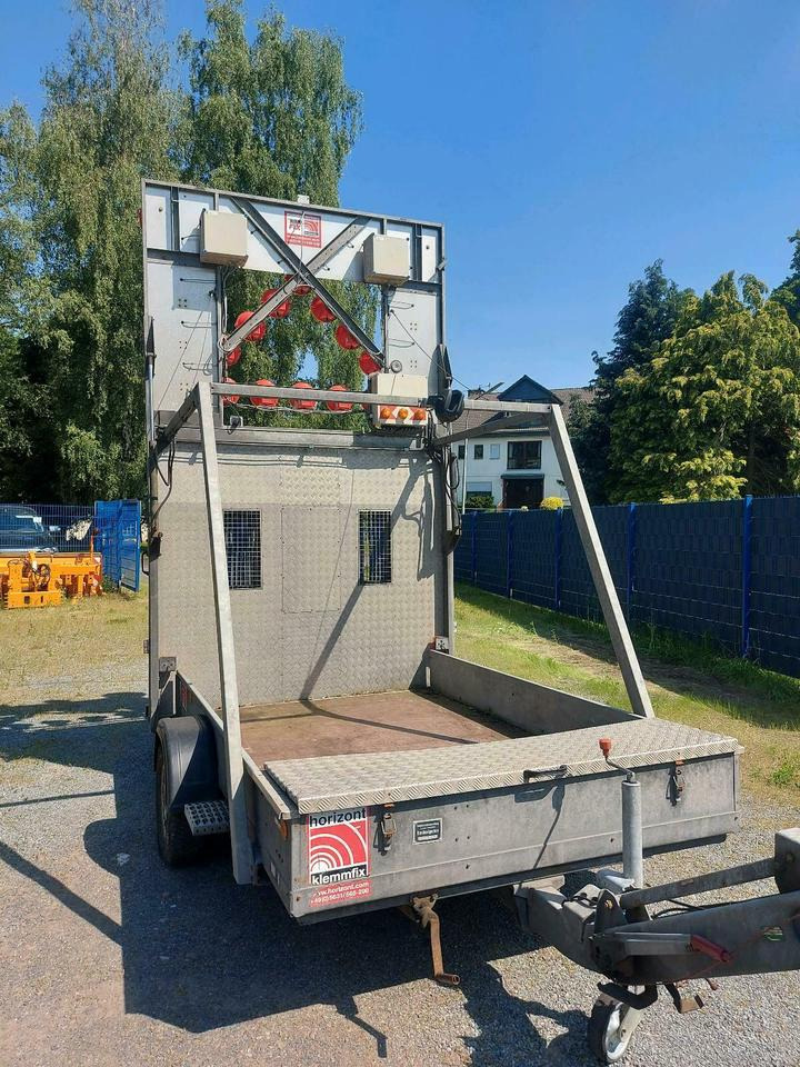 Trebbiner Absperrtafel AMD Verkehrsleittafel Vz616 - Τρέιλερ: φωτογραφία 4 Trebbiner Absperrtafel AMD Verkehrsleittafel Vz616 - Τρέιλερ: φωτογραφία 4