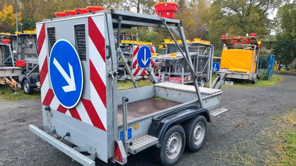 Trebbiner FAZ LRF FAT Absperrtafel Fahrbare Sperrwand Verkehrsleittafel Verkehrsleitanhänger Verkehrssicherungsanhänger - Τρέιλερ: φωτογραφία 3 Trebbiner FAZ LRF FAT Absperrtafel Fahrbare Sperrwand Verkehrsleittafel Verkehrsleitanhänger Verkehrssicherungsanhänger - Τρέιλερ: φωτογραφία 3