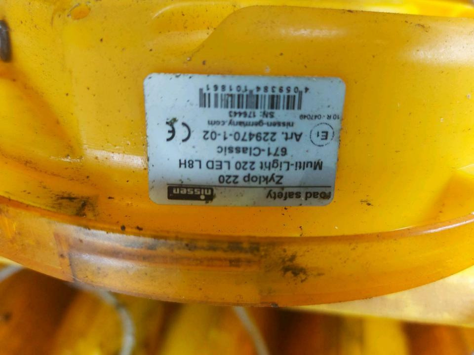 Nissen LED Vorwarner Leuchte Zyklop 220 Absperrtafel Vorwarntafel - Φωτισμός: φωτογραφία 3 Nissen LED Vorwarner Leuchte Zyklop 220 Absperrtafel Vorwarntafel - Φωτισμός: φωτογραφία 3