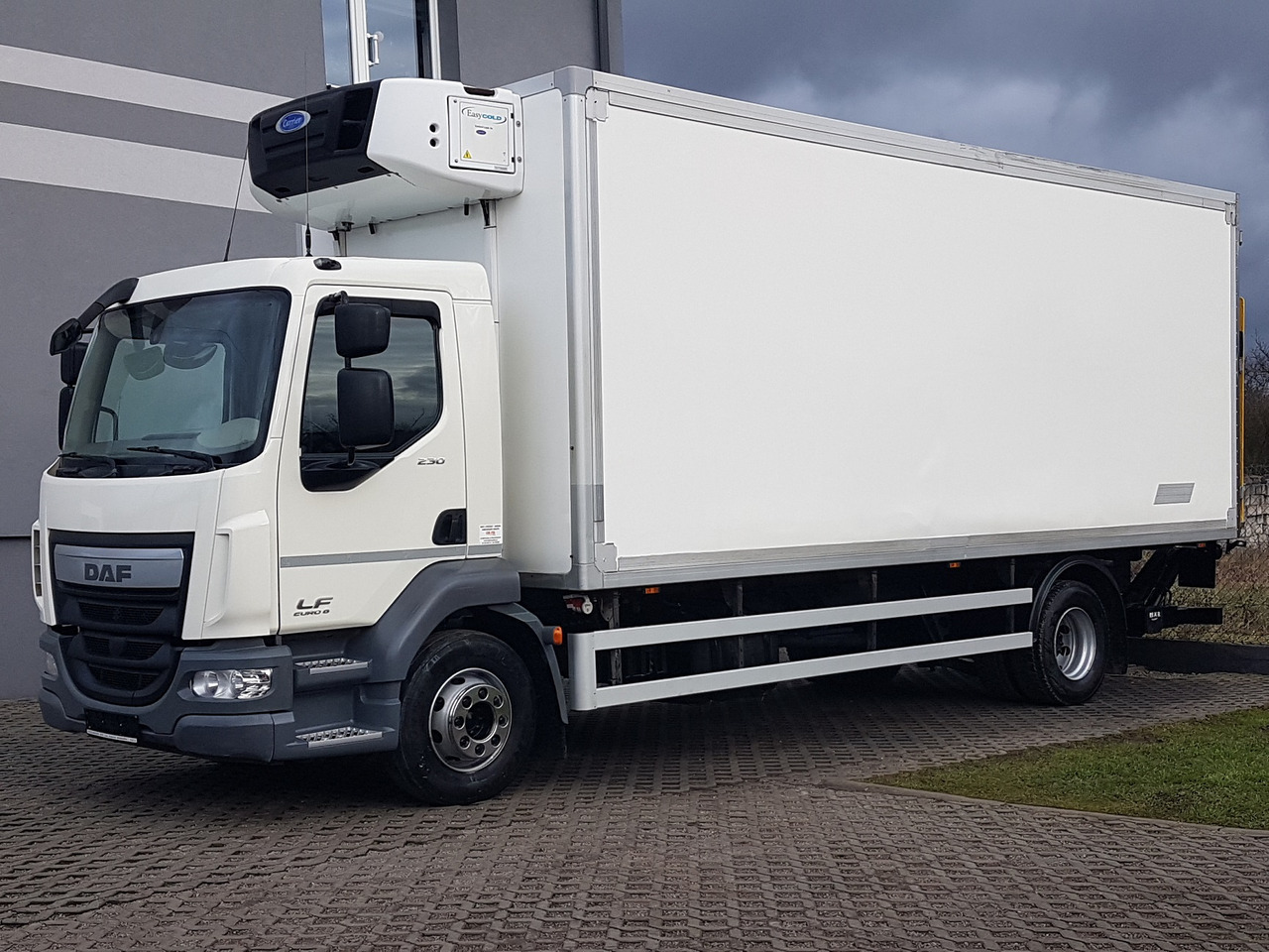 DAF LF230 16T WINDA CHŁODNIA 16EP 6,58x2,48x2,38 KLIMA IZOTERMA MROŹNIA - Φορτηγό ψυγείο: φωτογραφία 2 DAF LF230 16T WINDA CHŁODNIA 16EP 6,58x2,48x2,38 KLIMA IZOTERMA MROŹNIA - Φορτηγό ψυγείο: φωτογραφία 2