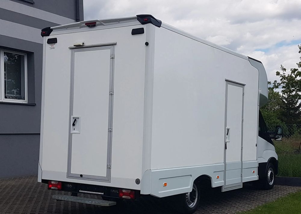 Iveco DAILY KONTENER NISKOPODŁOGOWY 4,43x2,23x2,42 SKLEP FOODTRUCK BAR KLIMA KONIOWÓZ KAMPER - Επαγγελματικό αυτοκίνητο κόφα: φωτογραφία 4 Iveco DAILY KONTENER NISKOPODŁOGOWY 4,43x2,23x2,42 SKLEP FOODTRUCK BAR KLIMA KONIOWÓZ KAMPER - Επαγγελματικό αυτοκίνητο κόφα: φωτογραφία 4