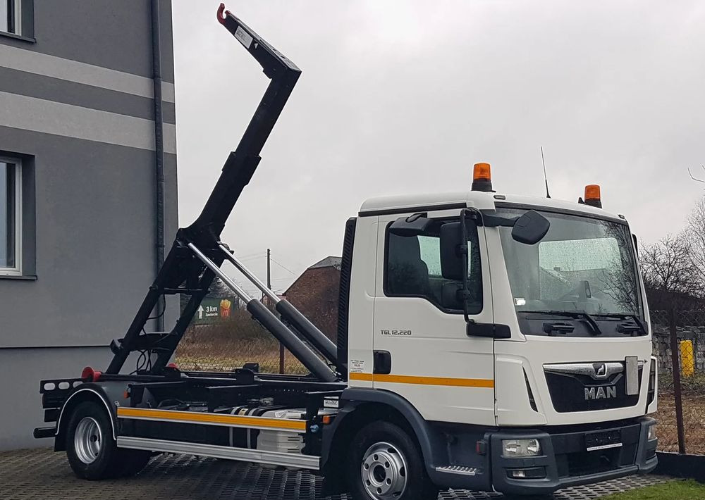 MAN TGL 12.220 HAKOWIEC 4x2 KLIMA DO KONTENERÓW MANUAL - Φορτηγό φόρτωσης γάντζου: φωτογραφία 1 MAN TGL 12.220 HAKOWIEC 4x2 KLIMA DO KONTENERÓW MANUAL - Φορτηγό φόρτωσης γάντζου: φωτογραφία 1